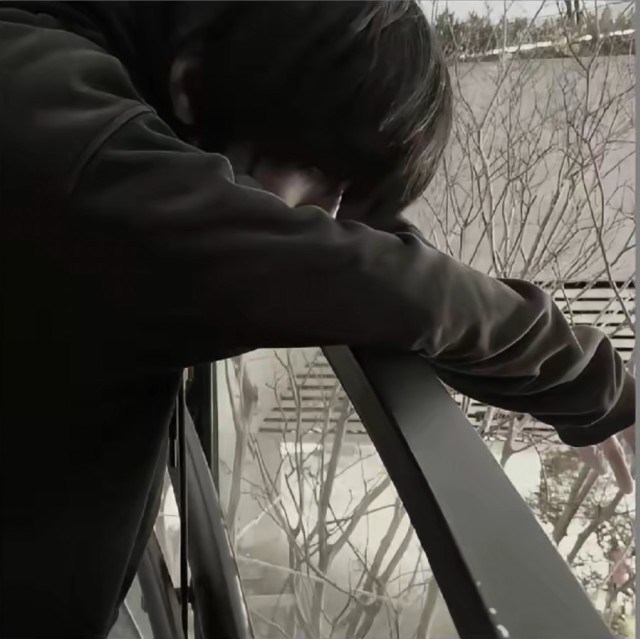 845385 黑色