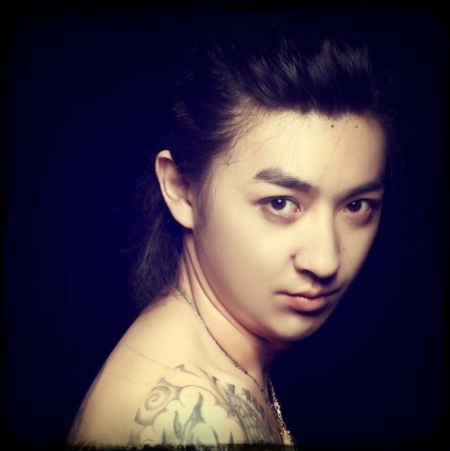 852030 &雄偉_