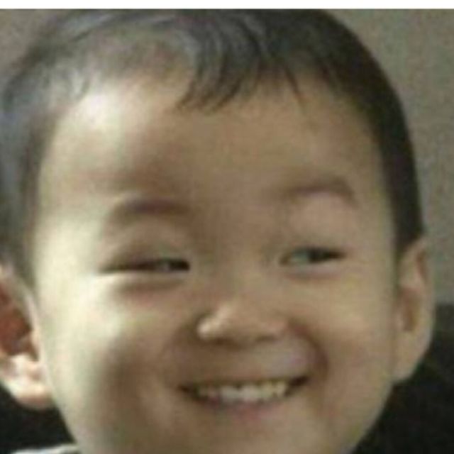 867793 路灯下看飘落的雪