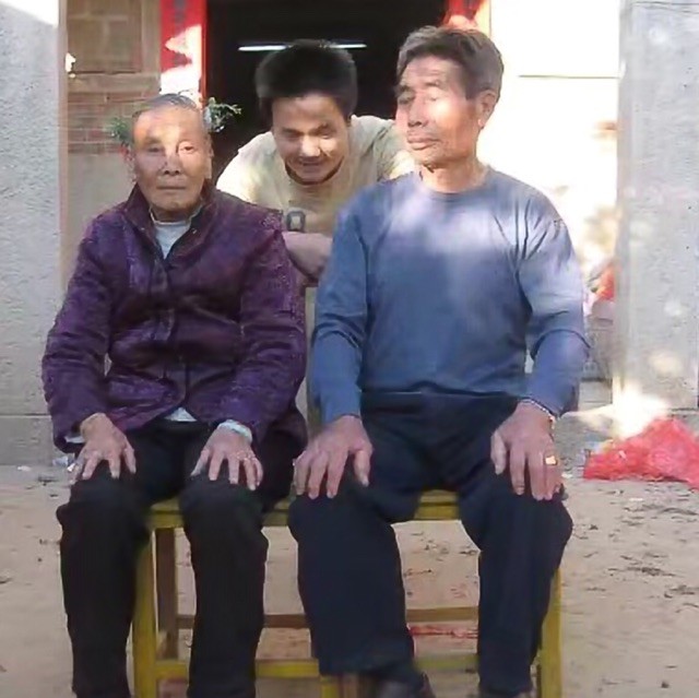 869260095 女的不是女神就是女神经