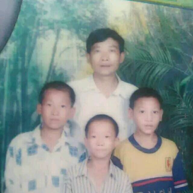 875408957 心里有座坟葬着未亡人