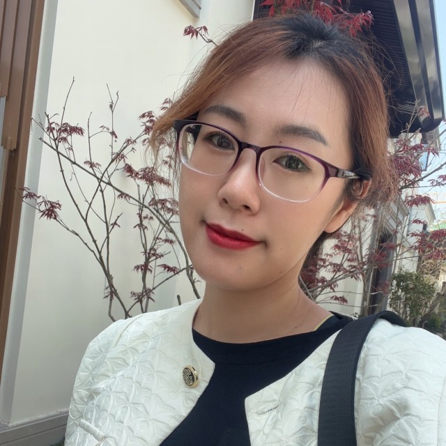912960 化妆师麦兜兜