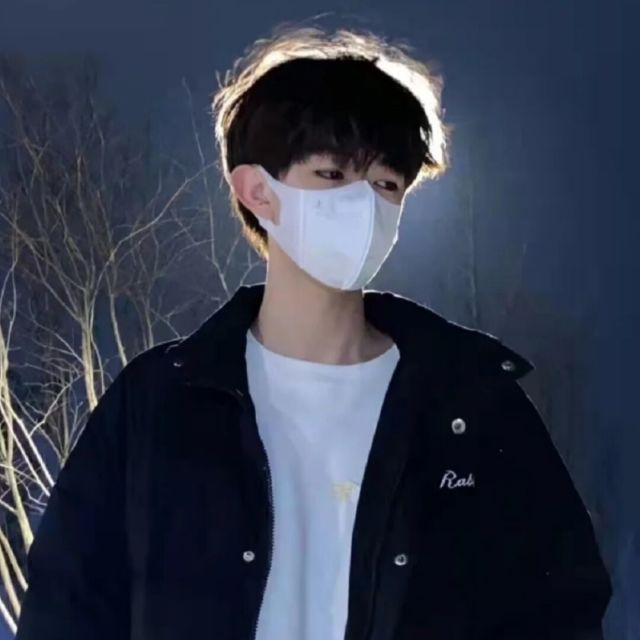 915885 っ公爵