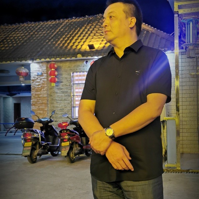 924945 沙漠中的乞丐