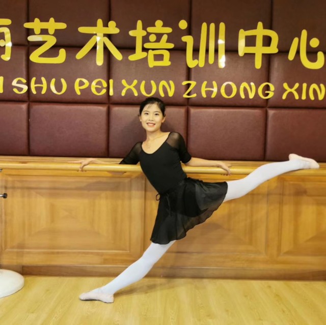 927944 我是小黄人