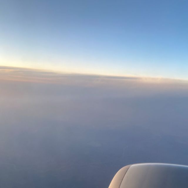 935721 彩色的黑