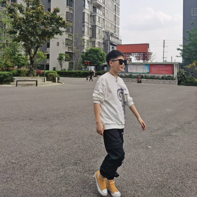 941277  ㄧ.怡ь.、