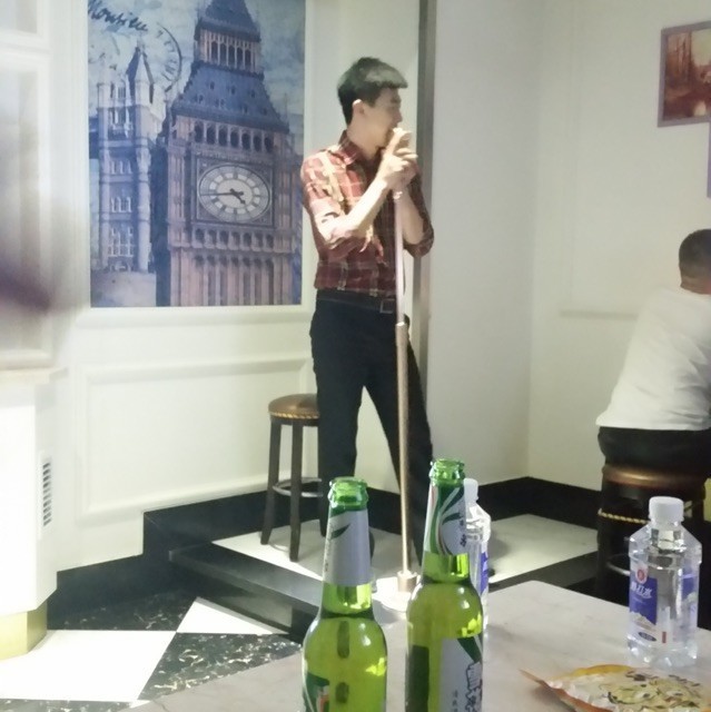 944940 鸿海投资