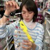 牵手的孩子喝着幻想