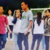在不疯狂，我们就老了