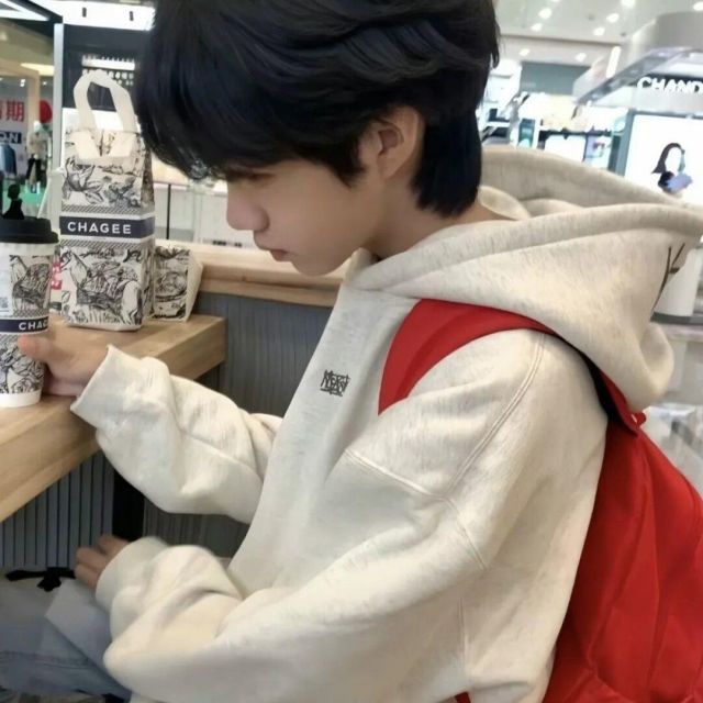 王一君Mew的头像 - 王一君Mew | 生活明朗 万物可爱