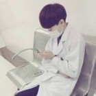 - 她一定很爱你